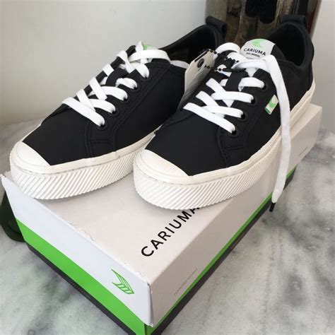 cariuma black sneakers.